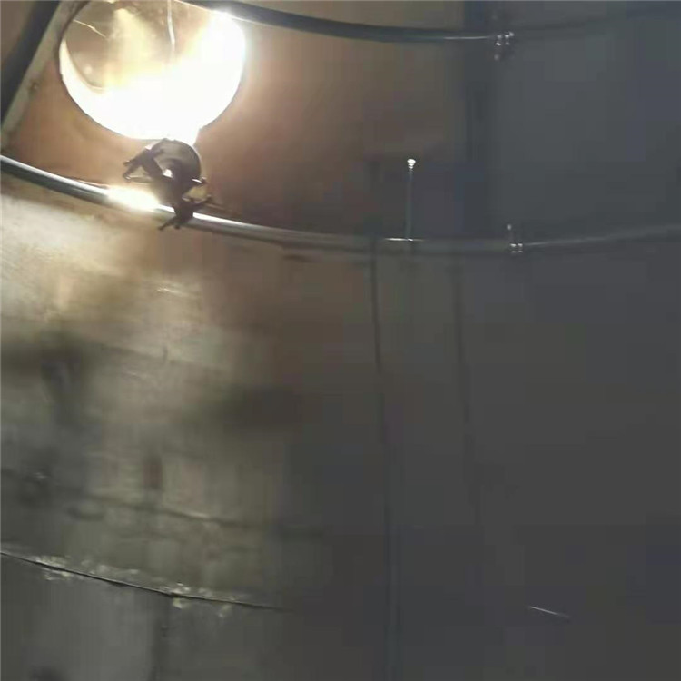 儲罐深夜黄色视频在线观看3-儲罐四維噴淋深夜黄色视频在线观看施工，水流量大，噴淋無死角，不搭架，省人工，安全係數高，這也是我公司實用新型技術專利_副本